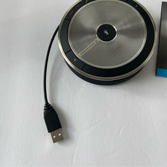 Sennheiser SP10 ML Speakerphone for Lync w/soft zipper case - Never used - Picture 2 of 4